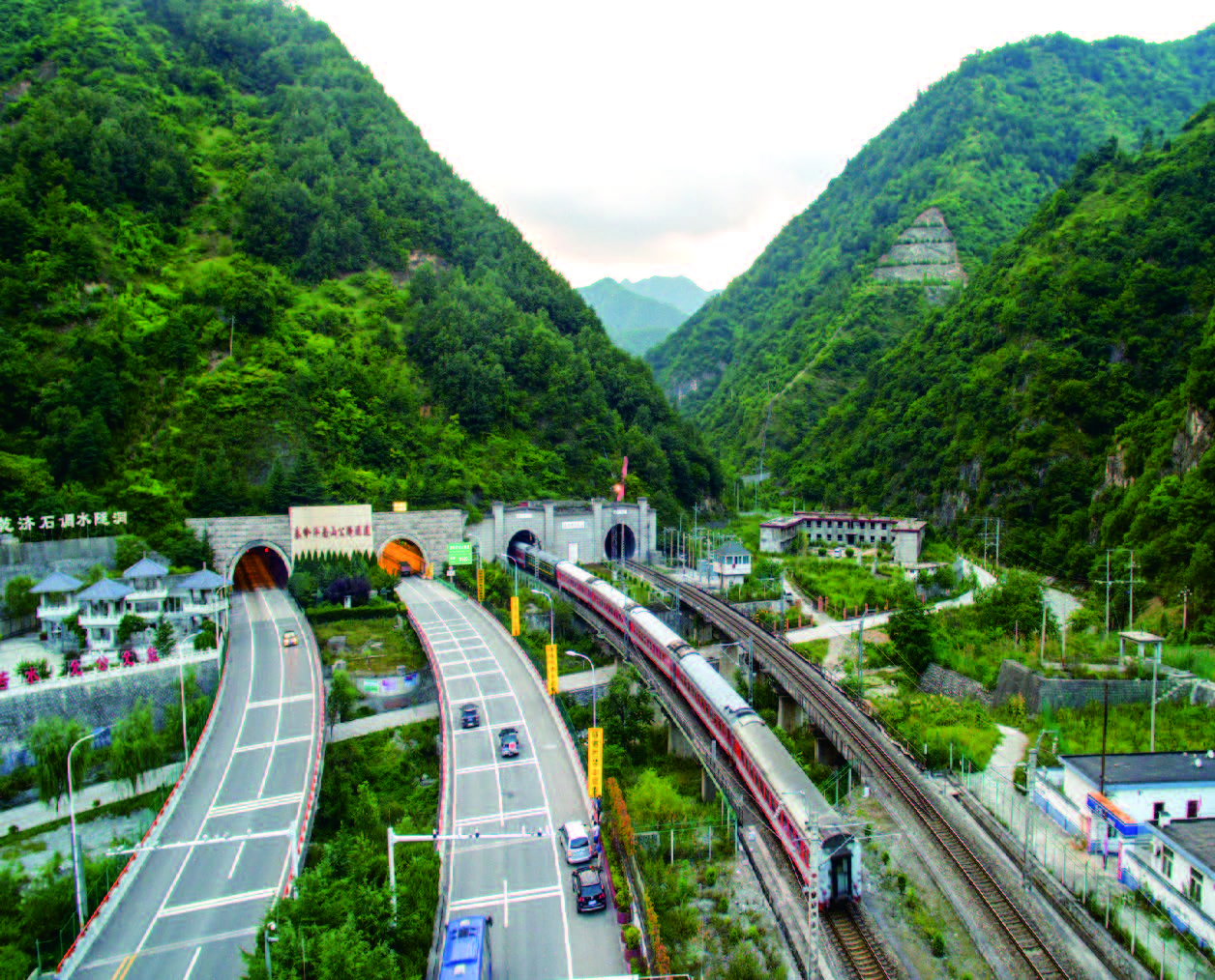 亚洲第一秦岭终南山公路隧道(P.O42.5低碱水泥)